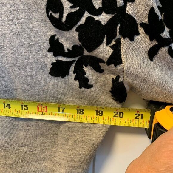 Zara grey sweatshirt, sz S, laser cut out applique, EUC, - Picture 6 of 15